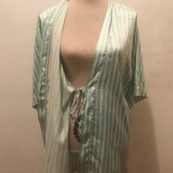 Forever 21 Robe - Picture 6 of 7